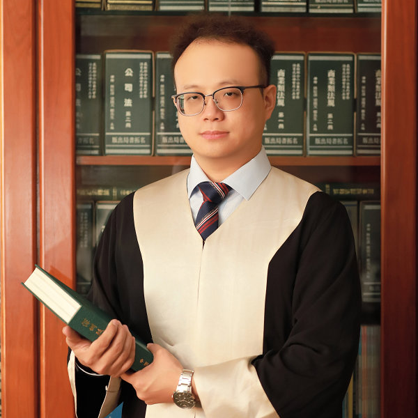 嚴奇均律師